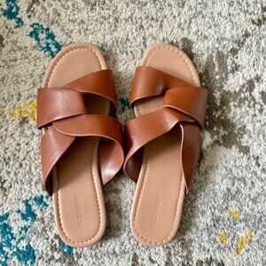 Casual slip-on sandal, size 8